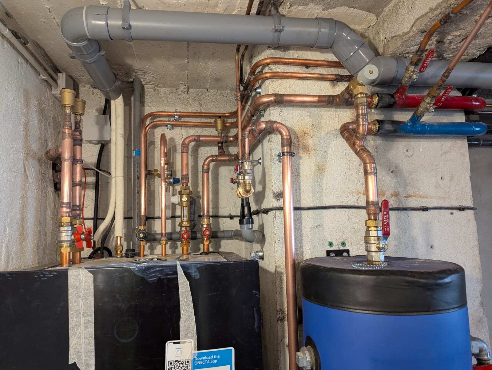 Installation pompe à chaleur en rénovation relié à un réseau de chauffage et climatisation
